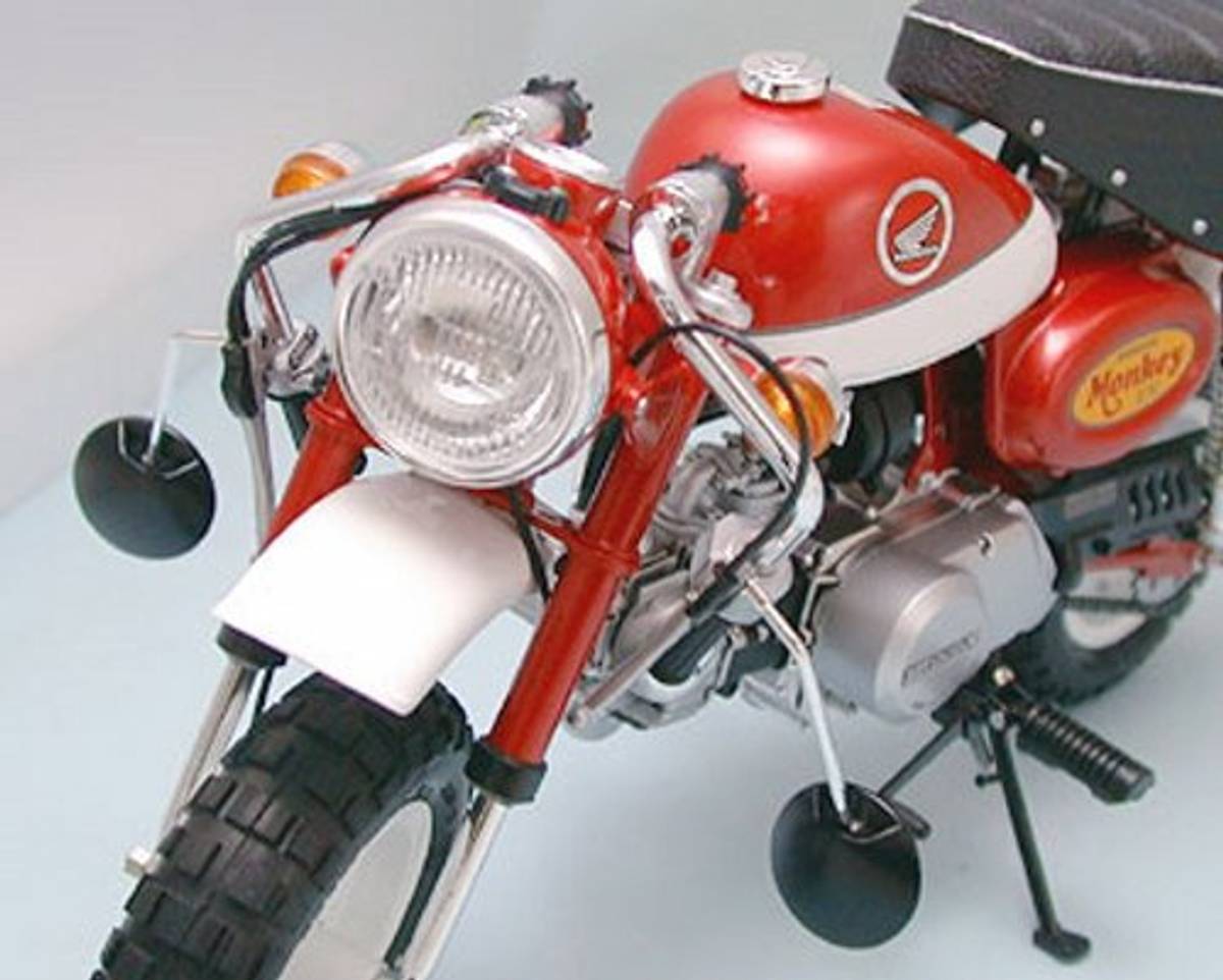 1:6 Honda Monkey 2000 Anniversary